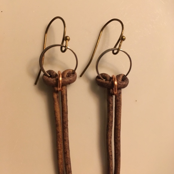 ARTISAN Khaki Tan Round Leather Bow Bronze Earrings - Picture 2 of 5